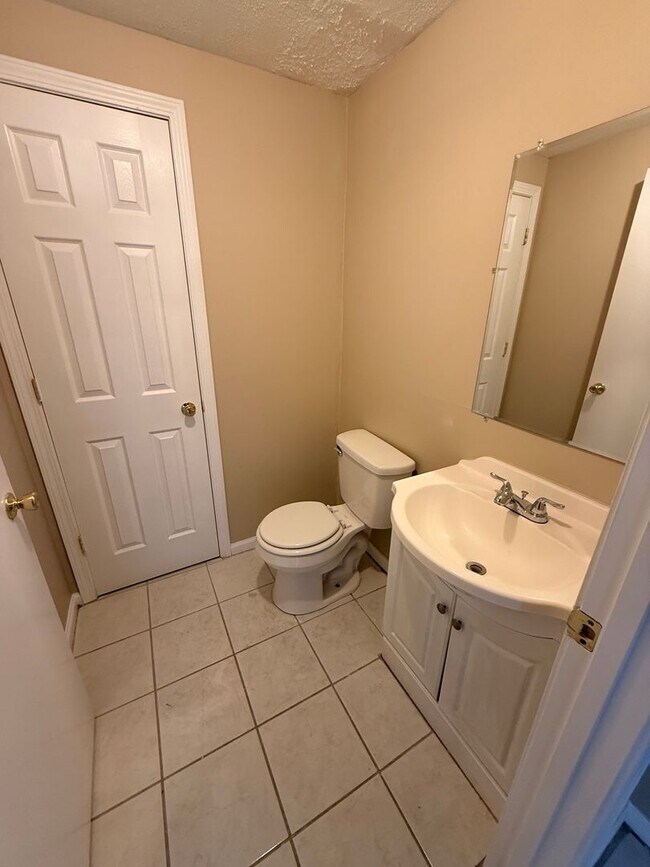 Building Photo - Highview..Close to Gene Snyder @ Smyrna