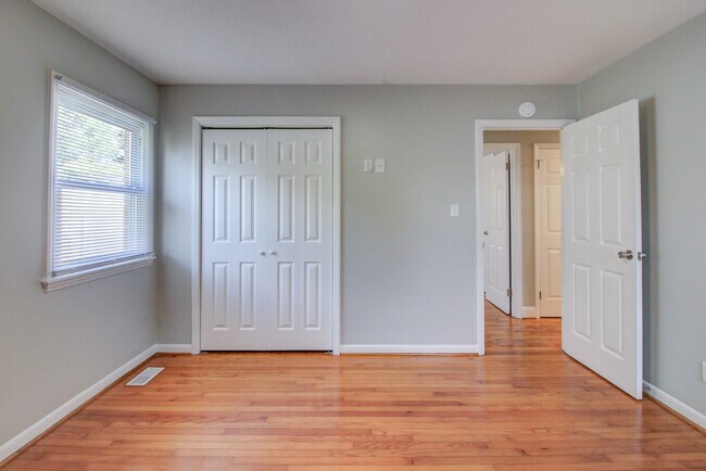 Building Photo - 105 Sandy Ln