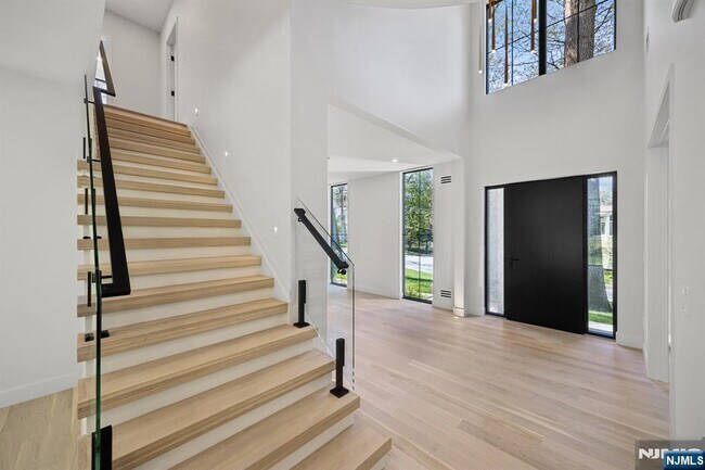 Building Photo - 242 Hardenburgh Ave