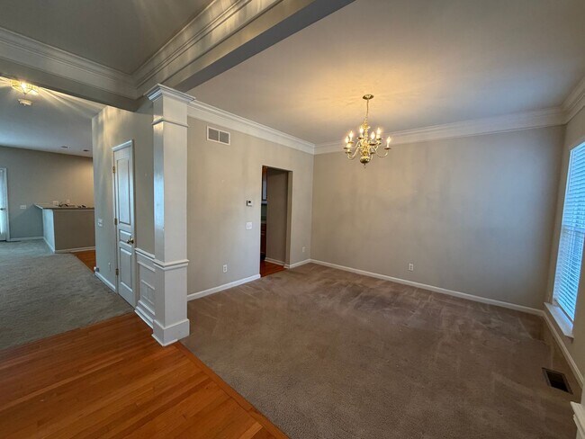 Building Photo - COMING SOON 8/8 | Spacious 3-Bedroom Townhome in Desirable Windsor Ridge