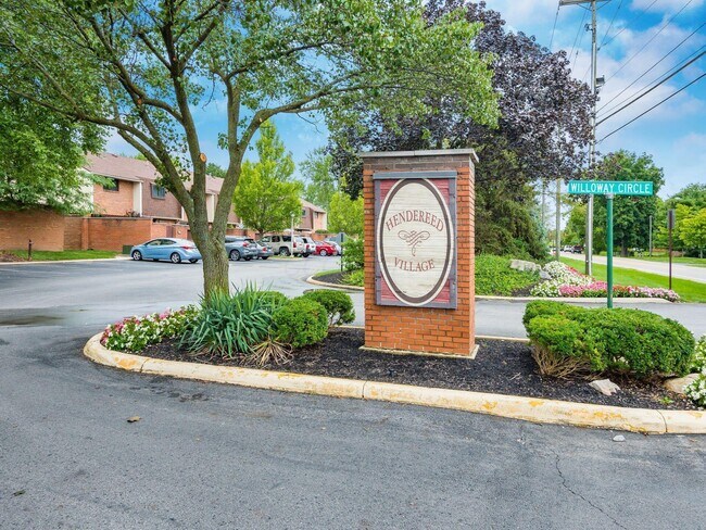 Building Photo - 1865 Willoway Cir N