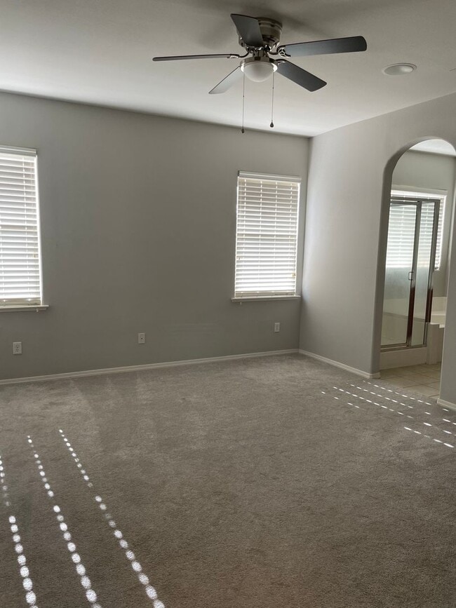 Building Photo - 714 W Riviera Ln