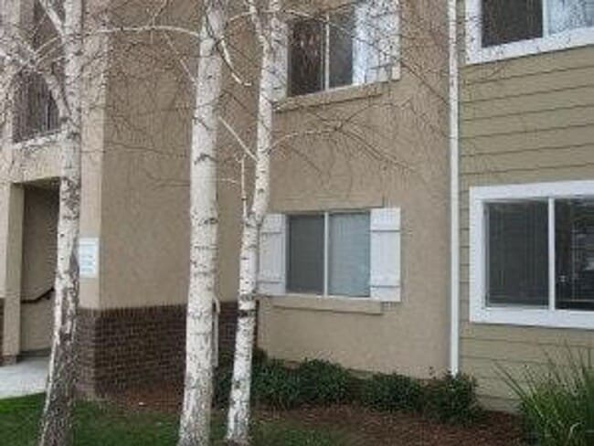 Building Photo - Spacious Condo in a Gated Community in Tracy