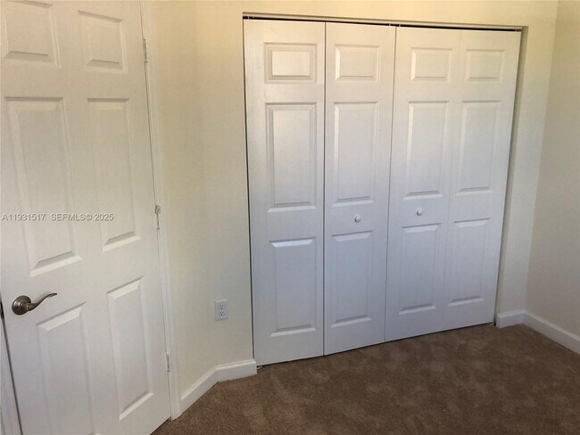 Building Photo - 105 SE 33rd Terrace