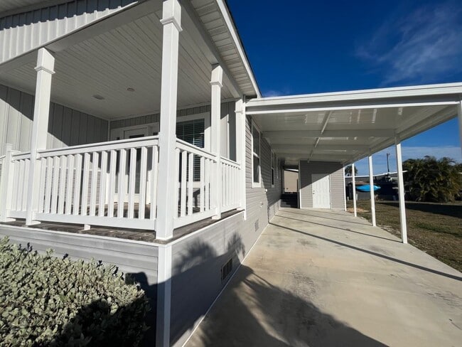 Building Photo - 271 Sable Dr