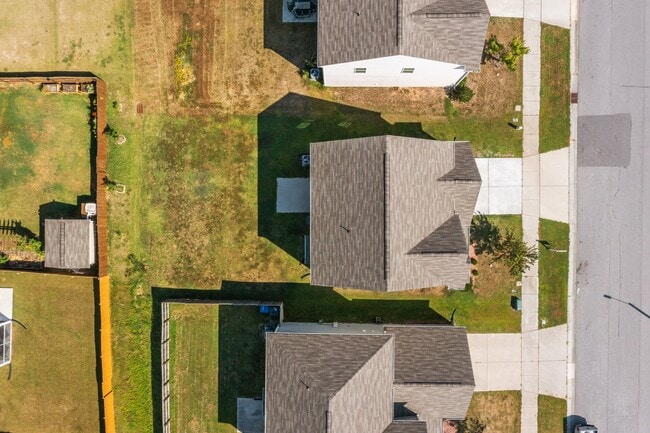 Building Photo - 624 Hiddenbrook Dr