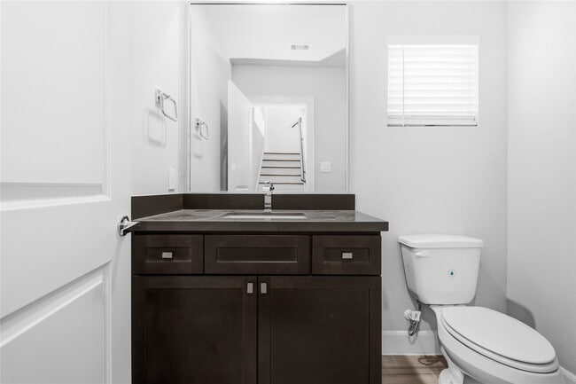 Building Photo - 1007 W 17th St