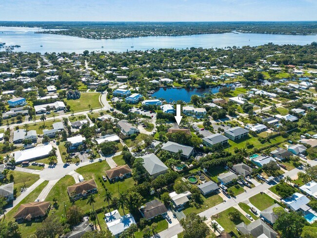 Building Photo - 983 NW Spruce Ridge Dr