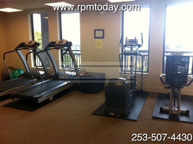 Building Photo - Incredible 5th Floor 2 Bedroom Condo with AMAZING Views!