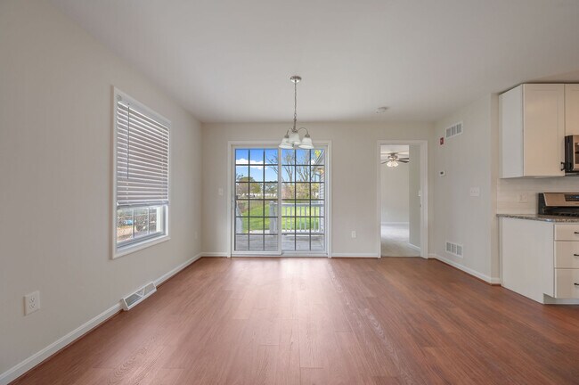 Building Photo - 12265 Willow Grove Rd