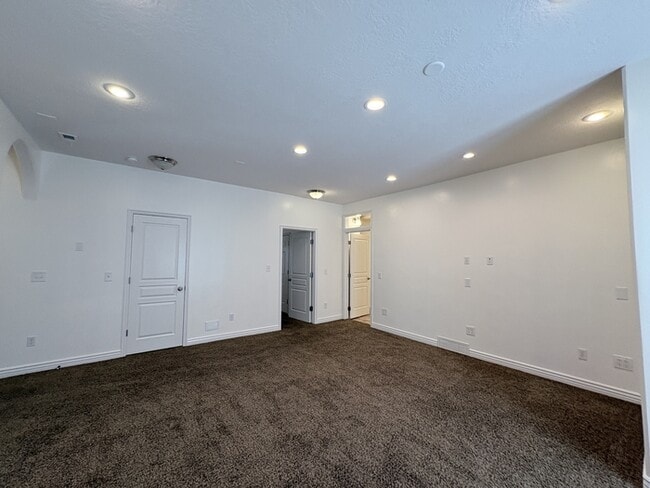 Building Photo - Peppercorn