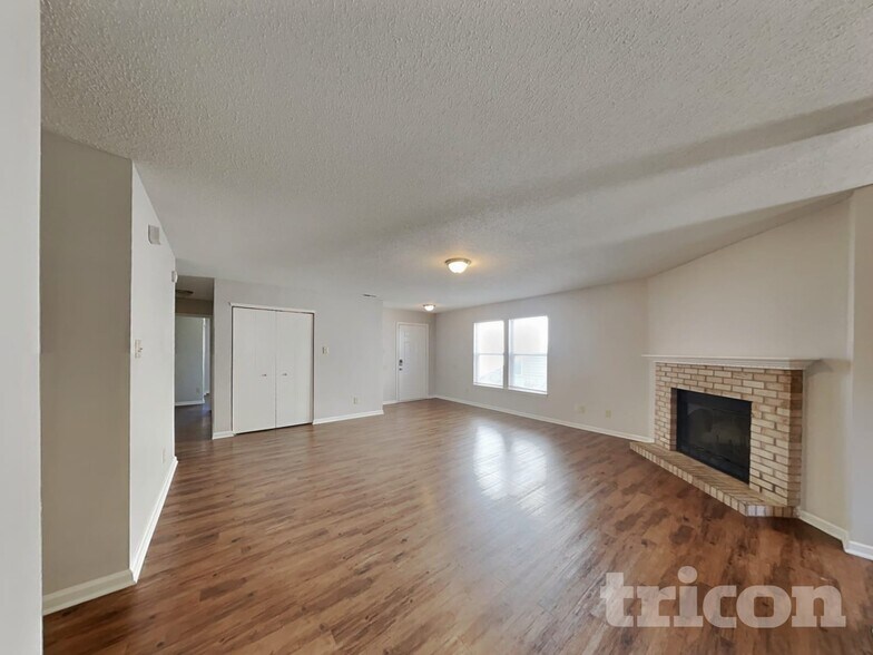 Building Photo - 10393 Fairmont Ln