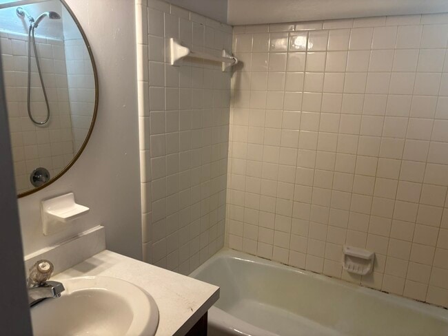 Building Photo - 307 Vantage Point Ln