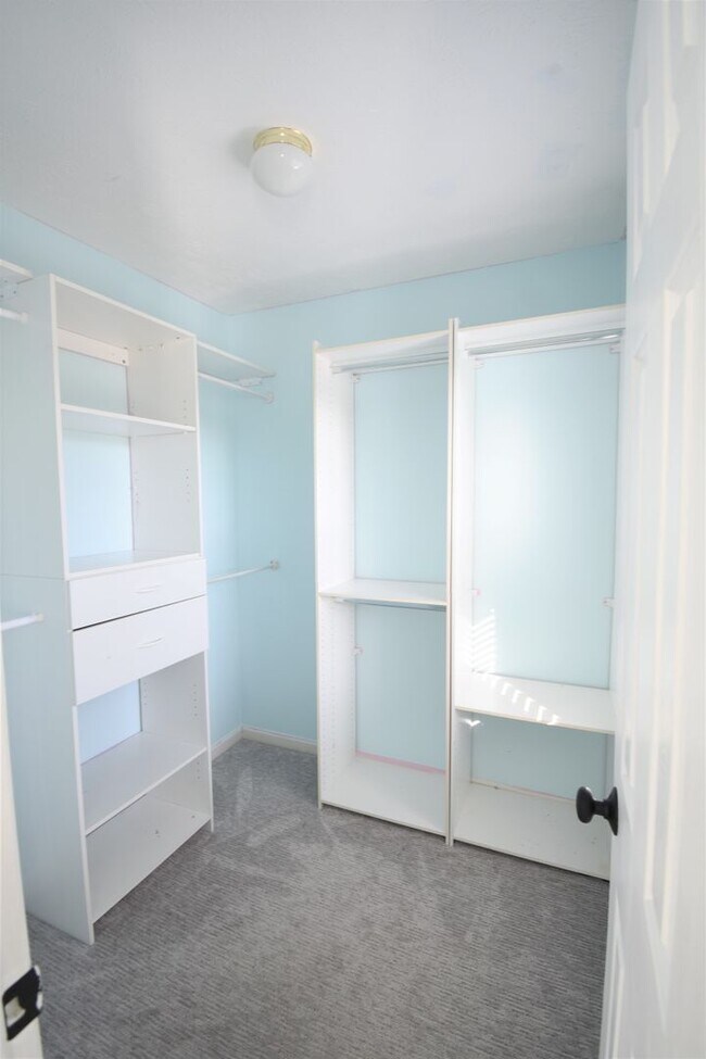 Building Photo - 3 Bedroom 2 Bath with Bonus Rooom