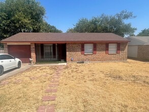 Building Photo - 723 Sun Valley Dr
