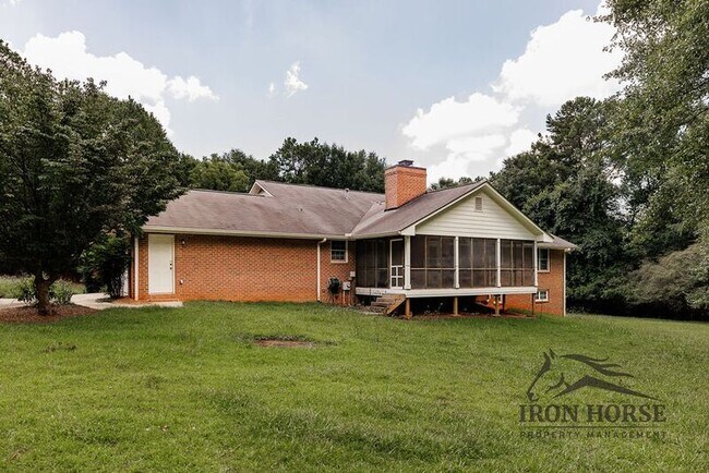Building Photo - 8671 Macon Hwy