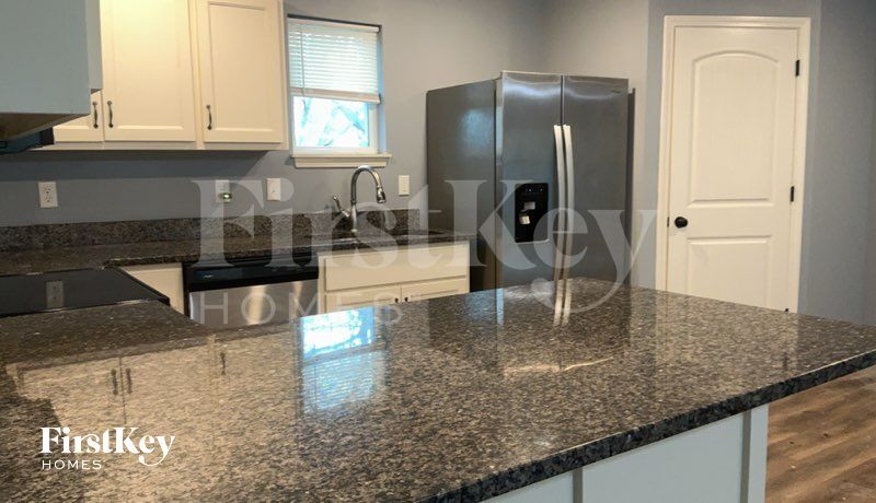 Building Photo - 5110 N Bellaire Ave