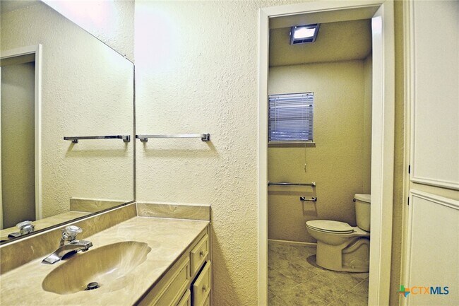 Building Photo - 788 Mary Preiss Dr