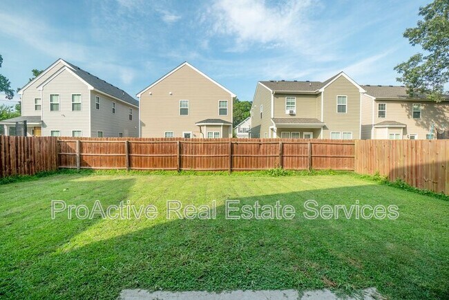 Building Photo - 2104 Miller Ave