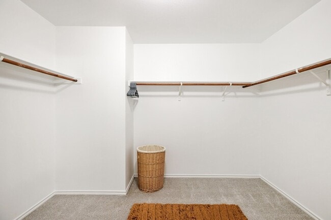 Building Photo - 9601 Euclid Dr