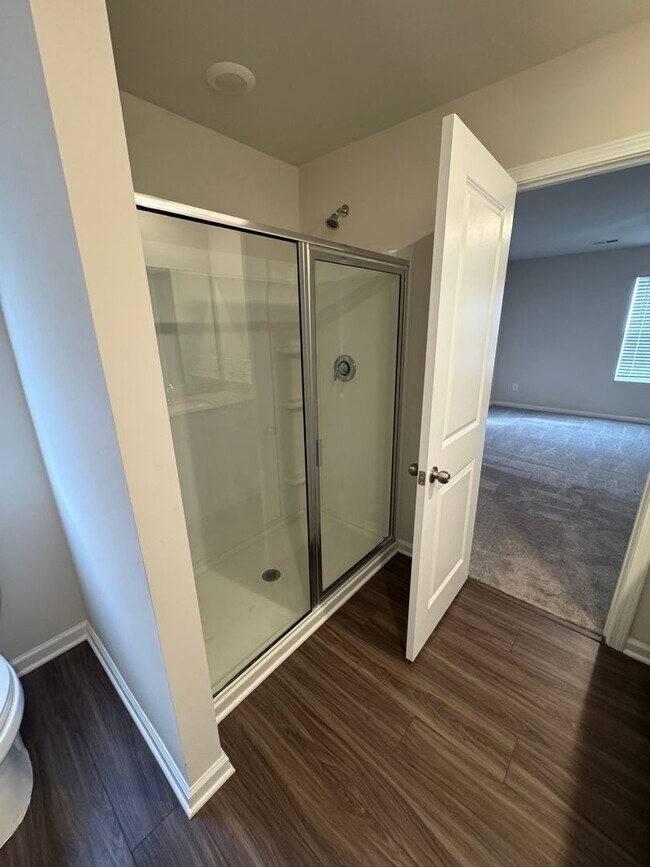 Building Photo - 5 Bedroom Home in Meadow Springs