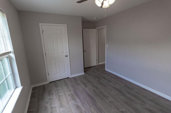 Building Photo - 1330 Godas Cir