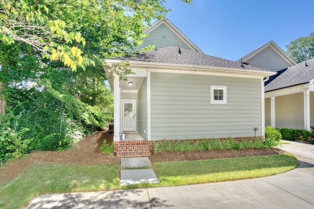 Building Photo - 305A Old Buncombe Rd