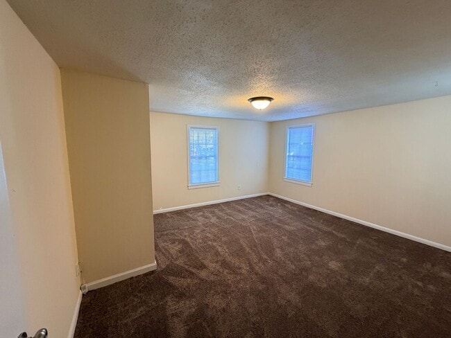 Building Photo - 2 Bedroom 1 Bath Home