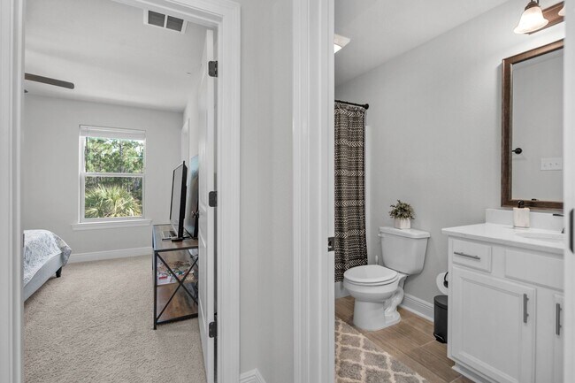 Building Photo - 5718 Oak Hvn Ln
