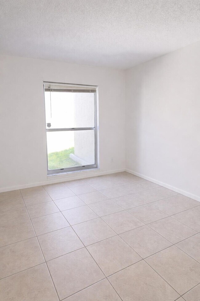 Building Photo - 2800 Fiore Way