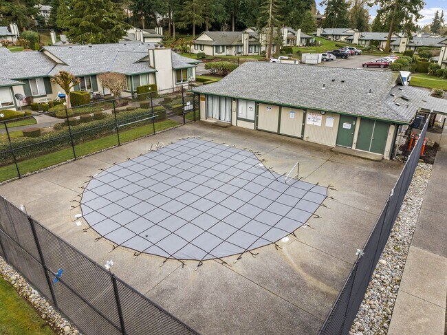 Building Photo - Completely Refreshed Head to Toe!