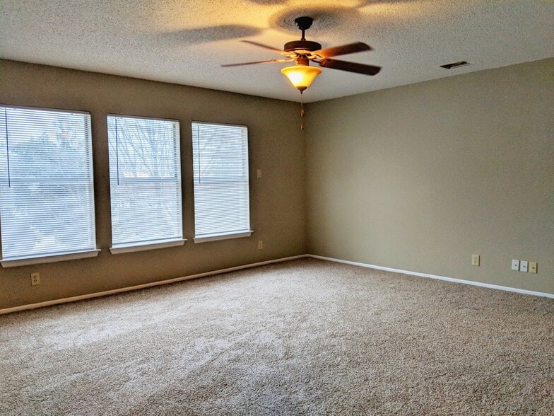 Building Photo - 4507 Sherwood Way