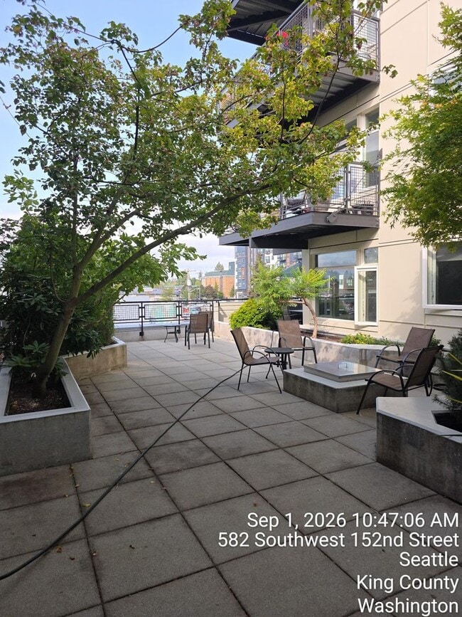Building Photo - 15100 6th Ave SW
