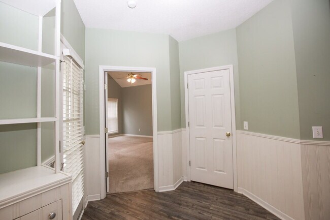 Building Photo - 380 Sullivan Dr
