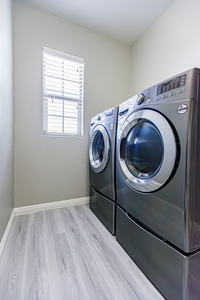 Building Photo - Beautiful Home in a Gated Community