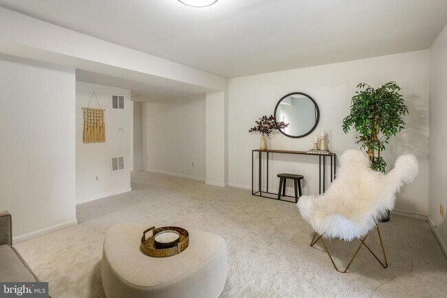 Building Photo - 6542 Cypress Point Rd