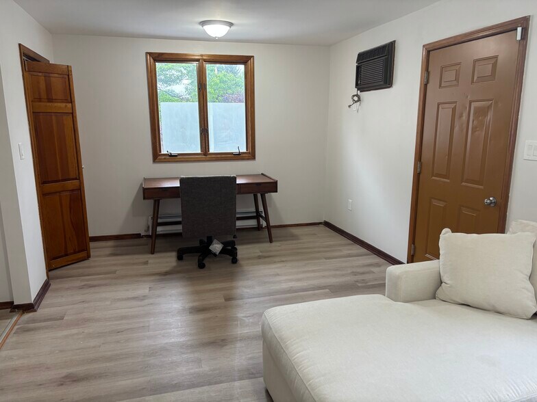 1sr floor family room office - 209 Fern Ave