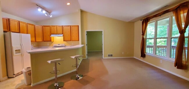 Building Photo - 1354 Fox Pointe Cir