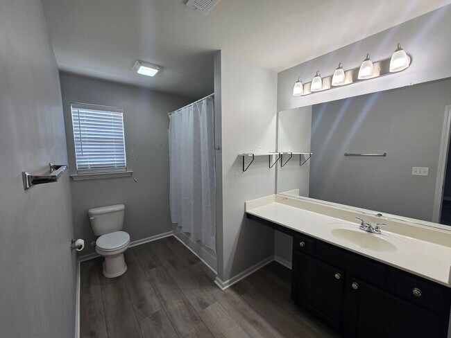 Building Photo - Charming 3BR + Bonus, 3BA Single-Family Ho...