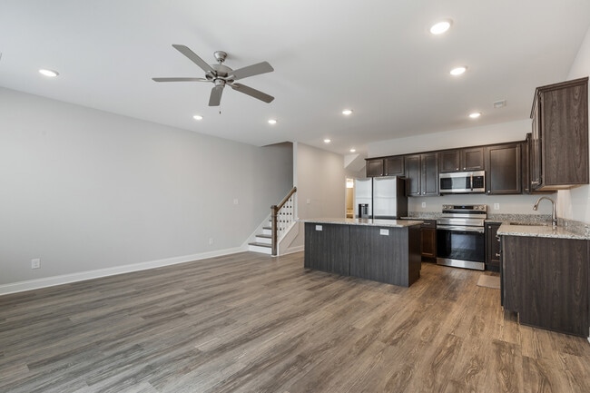 Building Photo - 7429 Thomas Ln