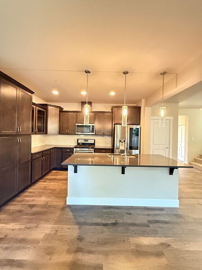 Building Photo - Modern 4 Bed, 3.5 Bath Lynnwood Home – Pri...