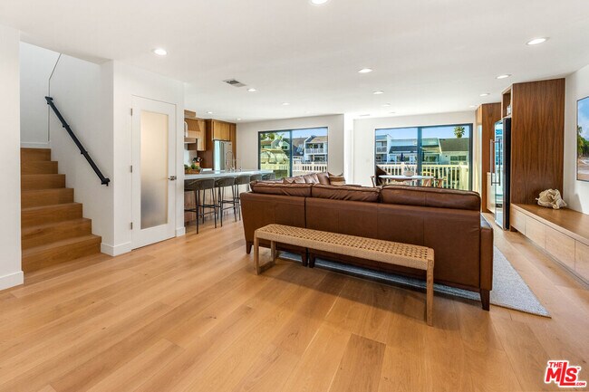 Building Photo - 4405 Costa De Oro