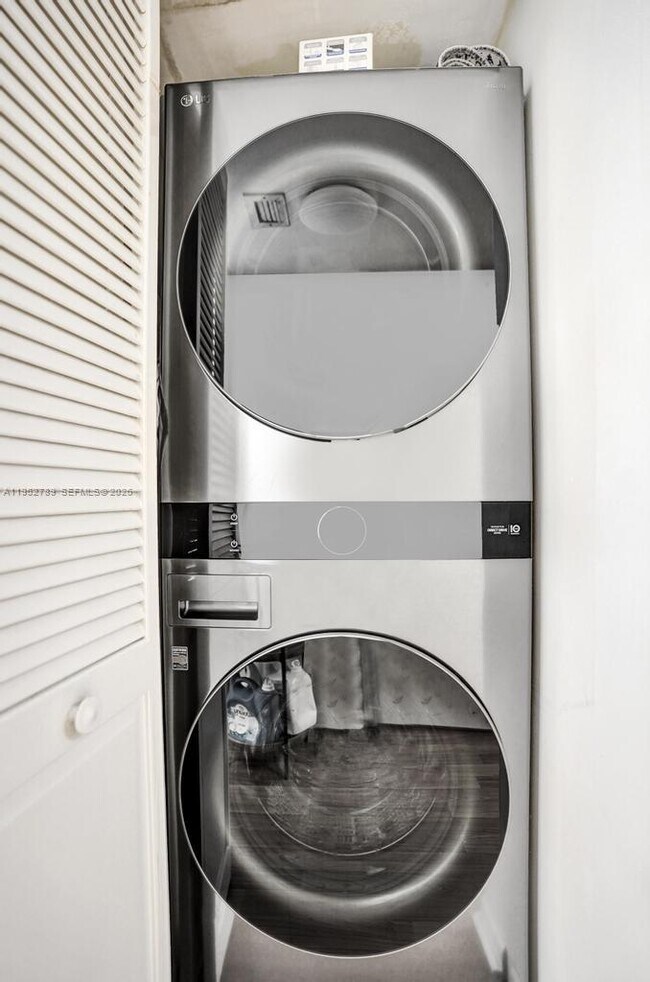 Building Photo - 1201 S Ocean Dr