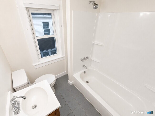 Building Photo - 64 Bannon St