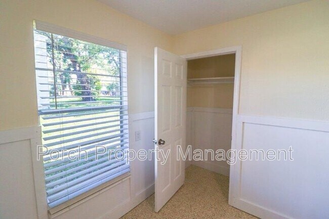 Building Photo - 157 E Strong St