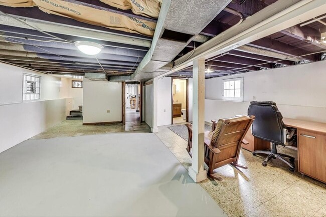 Building Photo - 4458 N Kasson Ave