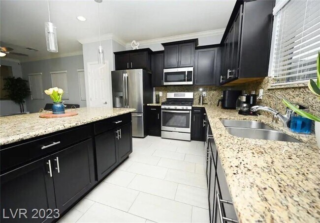 Building Photo - BEAUTIFUL HOME IMMACULATE AND READY TO MOVE-IN
