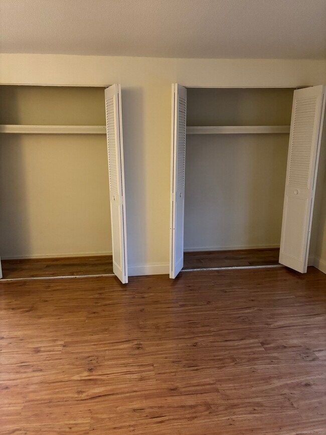 Building Photo - 11 King Arthur Dr