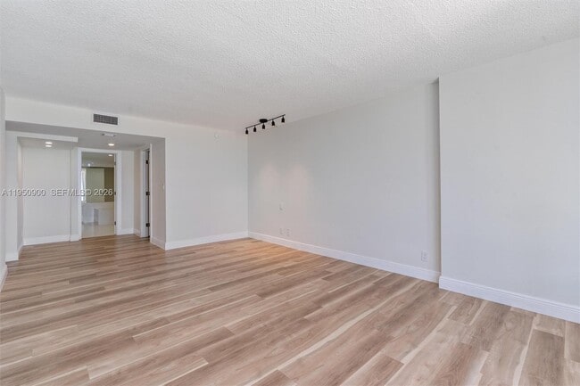 Building Photo - 2100 S Ocean Ln