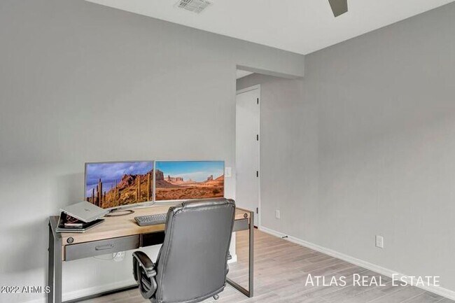 Building Photo - 13196 W Redstone Dr